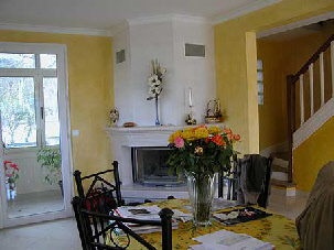 nettoyage des maisons, appartements, residences, maisons de retraite, boites aux lettres, local poubelles, vitres, sols en marbre en carreaux en pierres naturelles, en thermoplastiques, vider les poubelles.